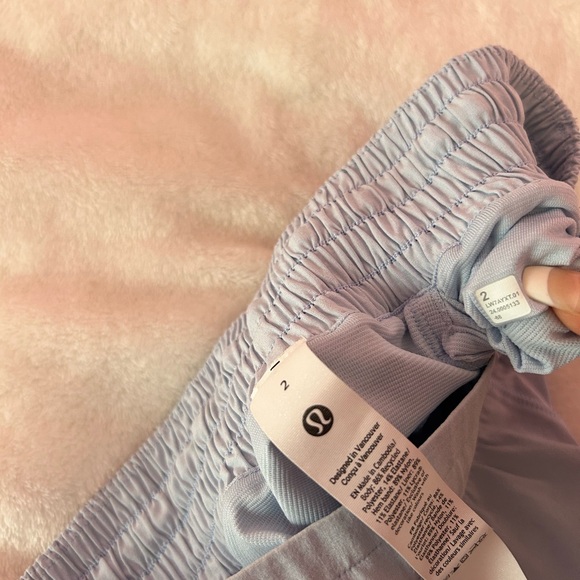 lululemon size 2 hotty hot high-rise lined short 4" - Picture 6 of 6